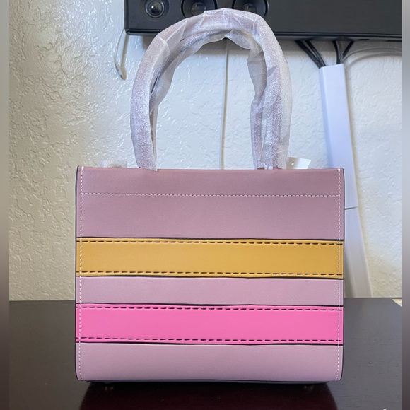 NWT COACH Cashin Carry 22 With Trompe L'Oeil Print - Picture 4 of 13